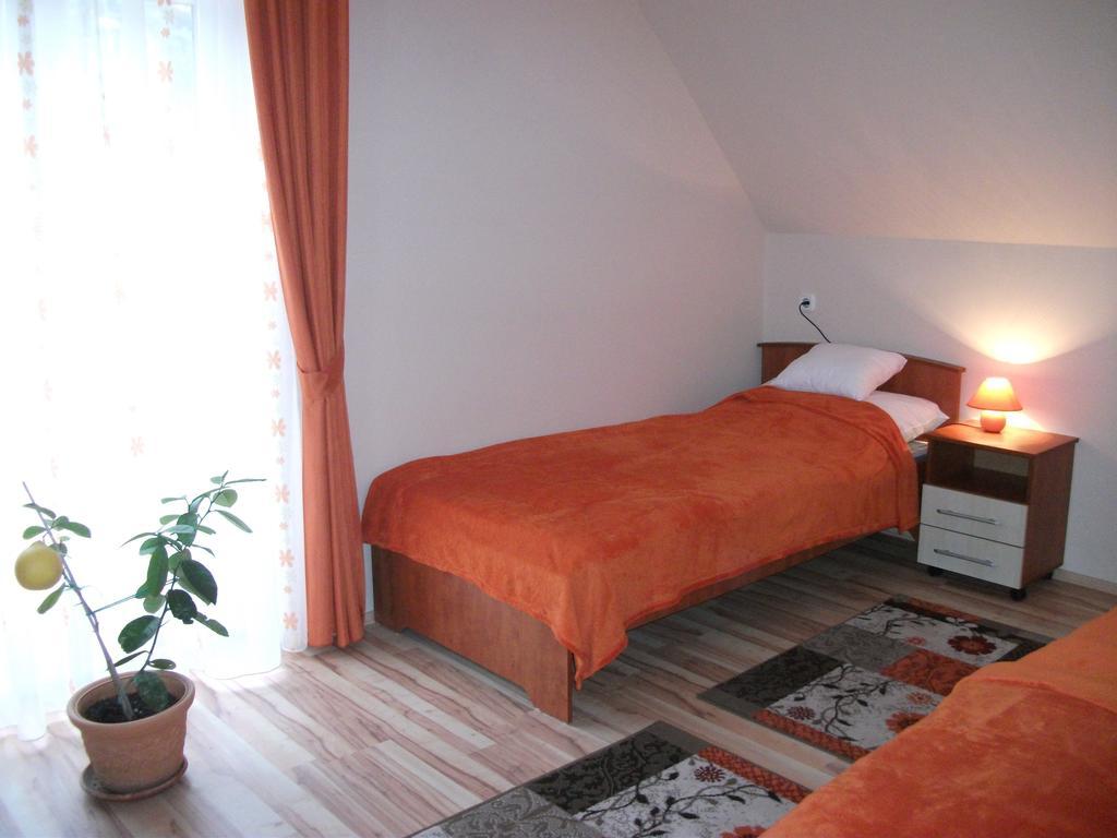 Jóbor Vendégház Győrújbarát Habitación foto