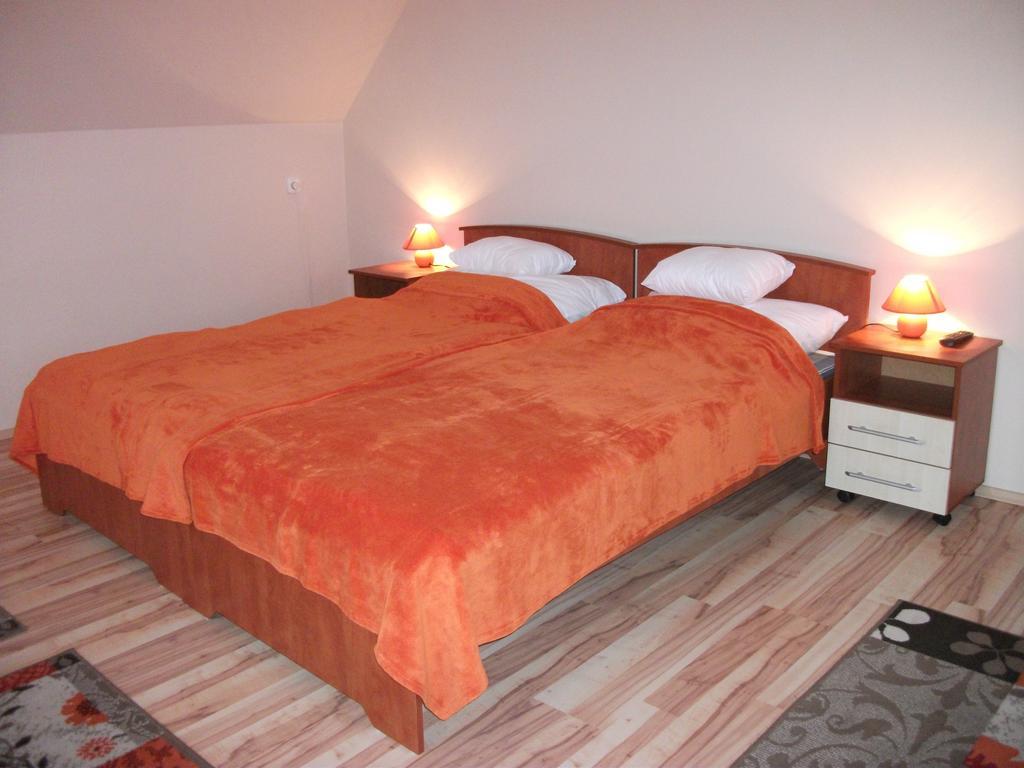 Jóbor Vendégház Győrújbarát Habitación foto