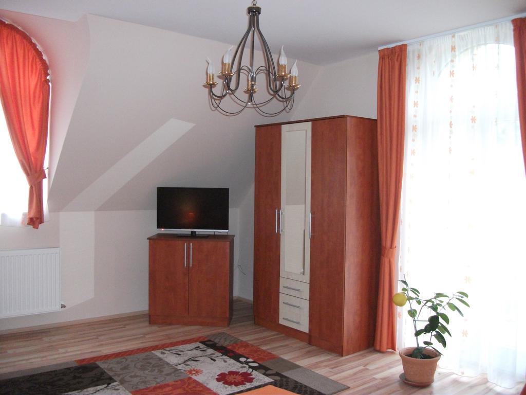 Jóbor Vendégház Győrújbarát Habitación foto