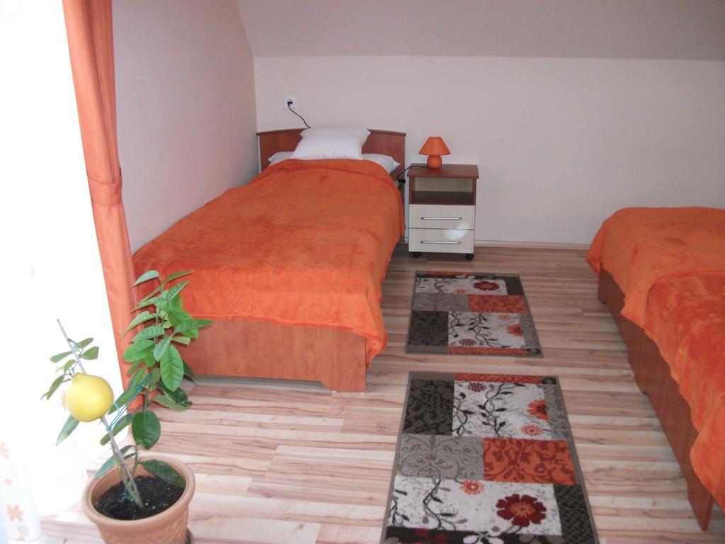 Jóbor Vendégház Győrújbarát Habitación foto